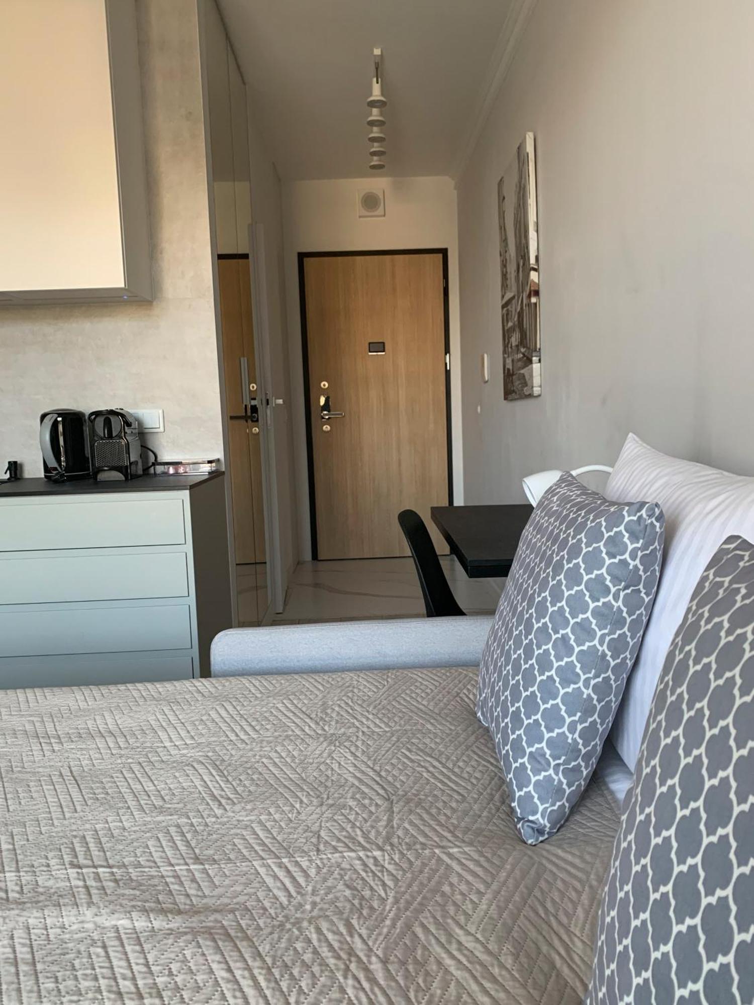 Warsaw Home Suites Экстерьер фото