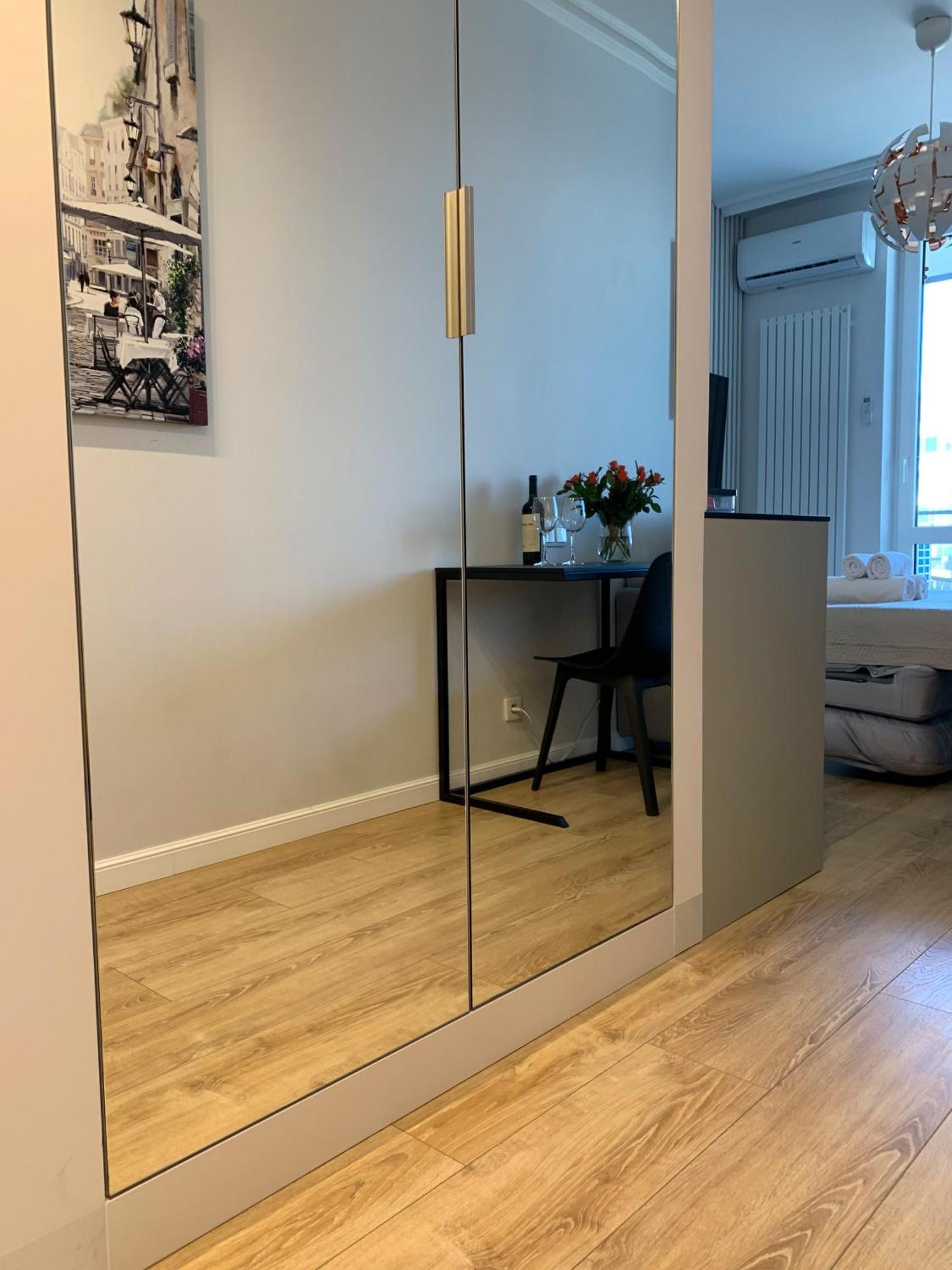Warsaw Home Suites Экстерьер фото